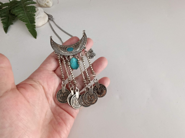 Collar estilo bohemio con turquesa y monedas