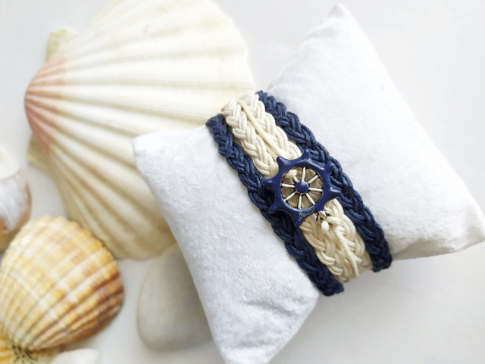 Pulsera marinera azul y blanca con timón